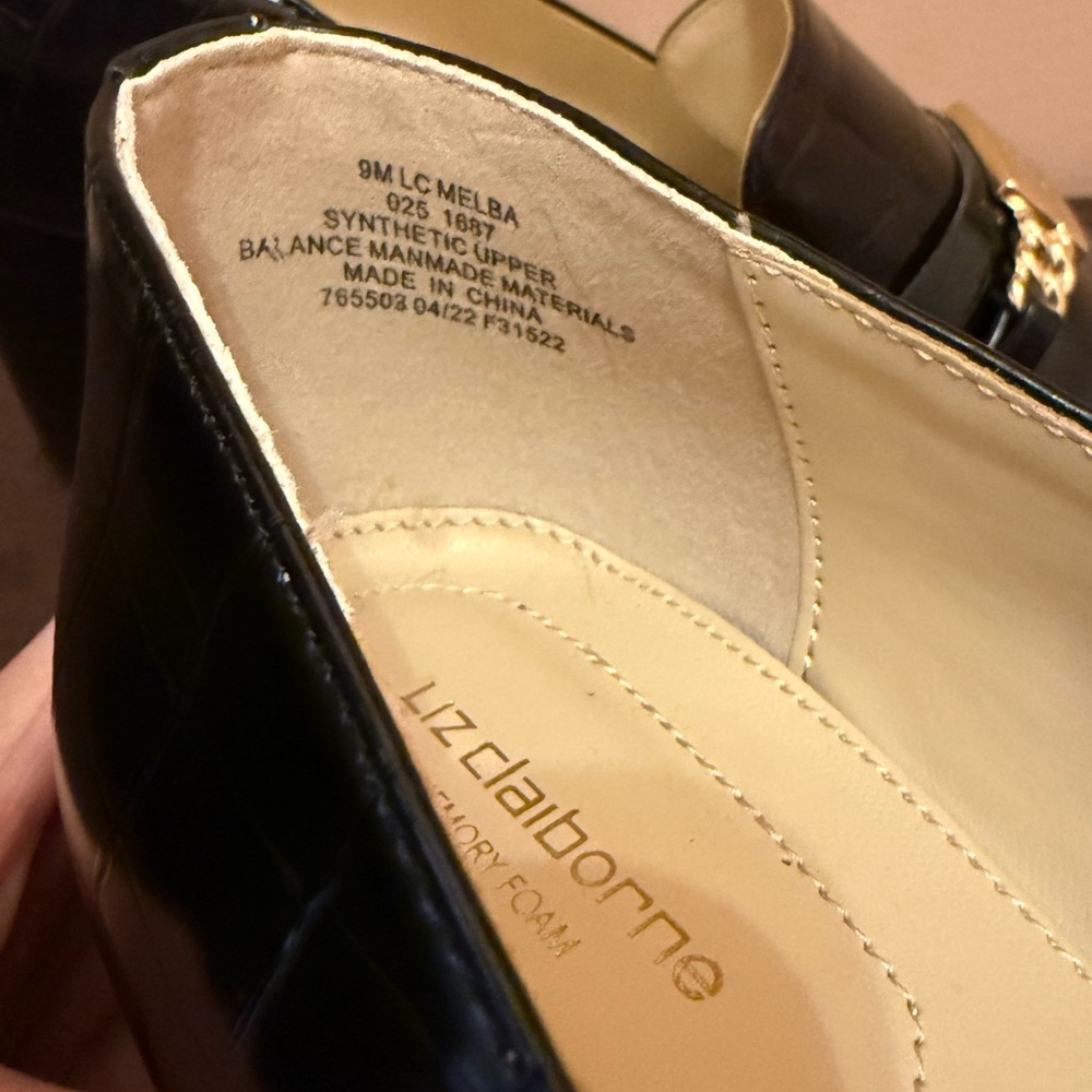 Liz Claiborne Black Croc-Embossed Loafers with Gold Chain Accent - Picture 4 of 5